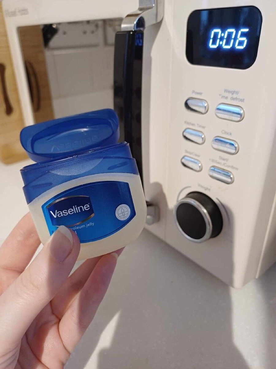 Vaseline by microwave